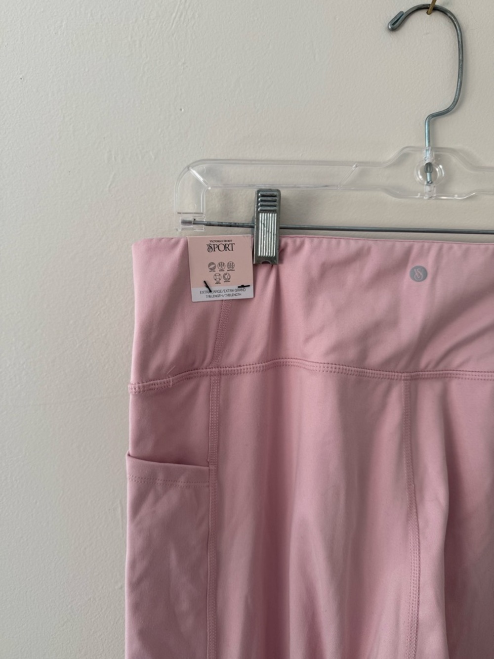 Victoria's Secret VSX Essential
High Rise Pocket Legging Sz XL
Chalk Rose - NWT - Picture 3 of 14